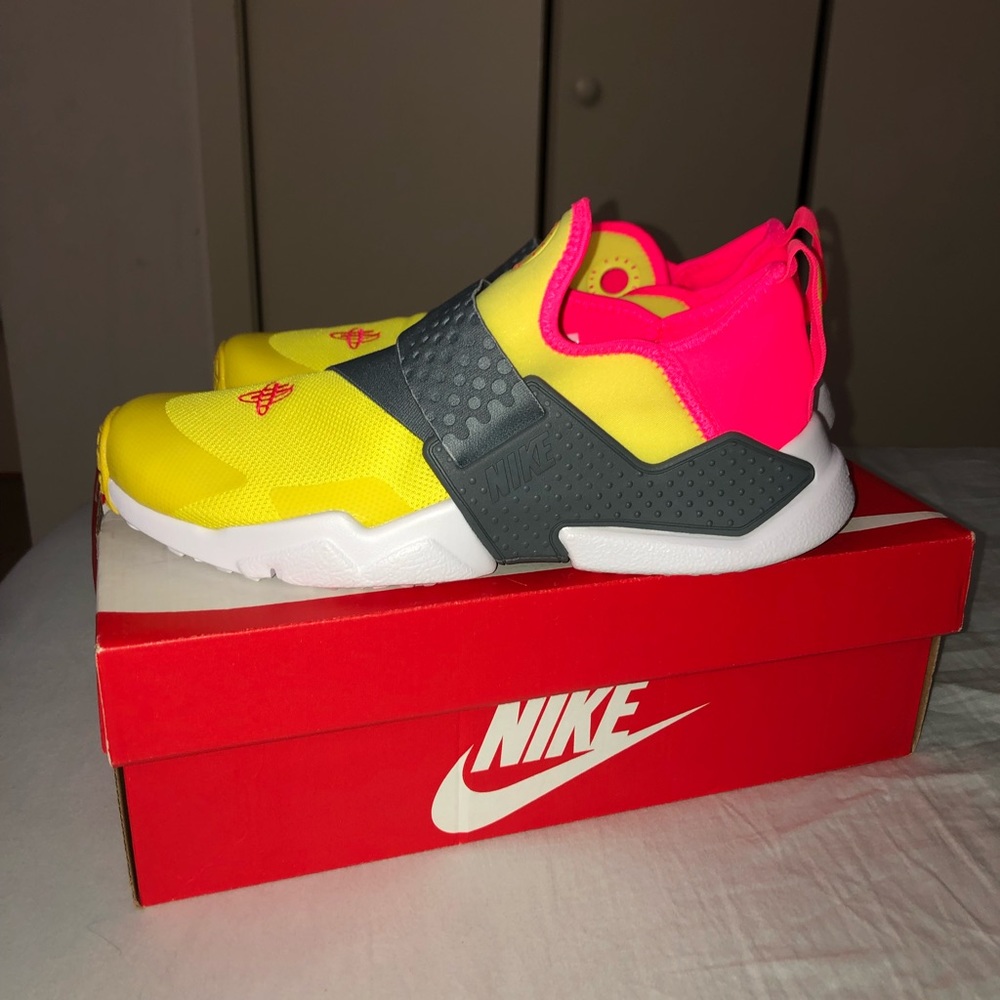 Nike Hurache extreme size 7 youth Brand New!!!